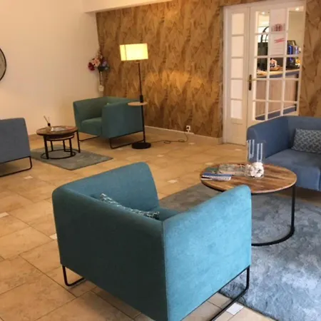 Carlton - Renovee Avec Piscine