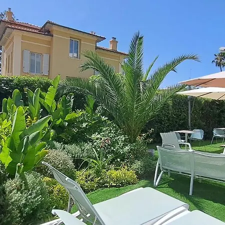 Carlton - Renovee Avec Piscine Aparthotel 4*